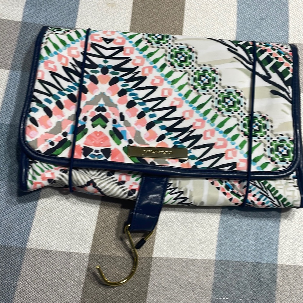252 traveling make up case